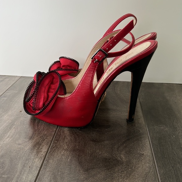 Gorgeous red heels with adjustable straps - Picture 2 of 11